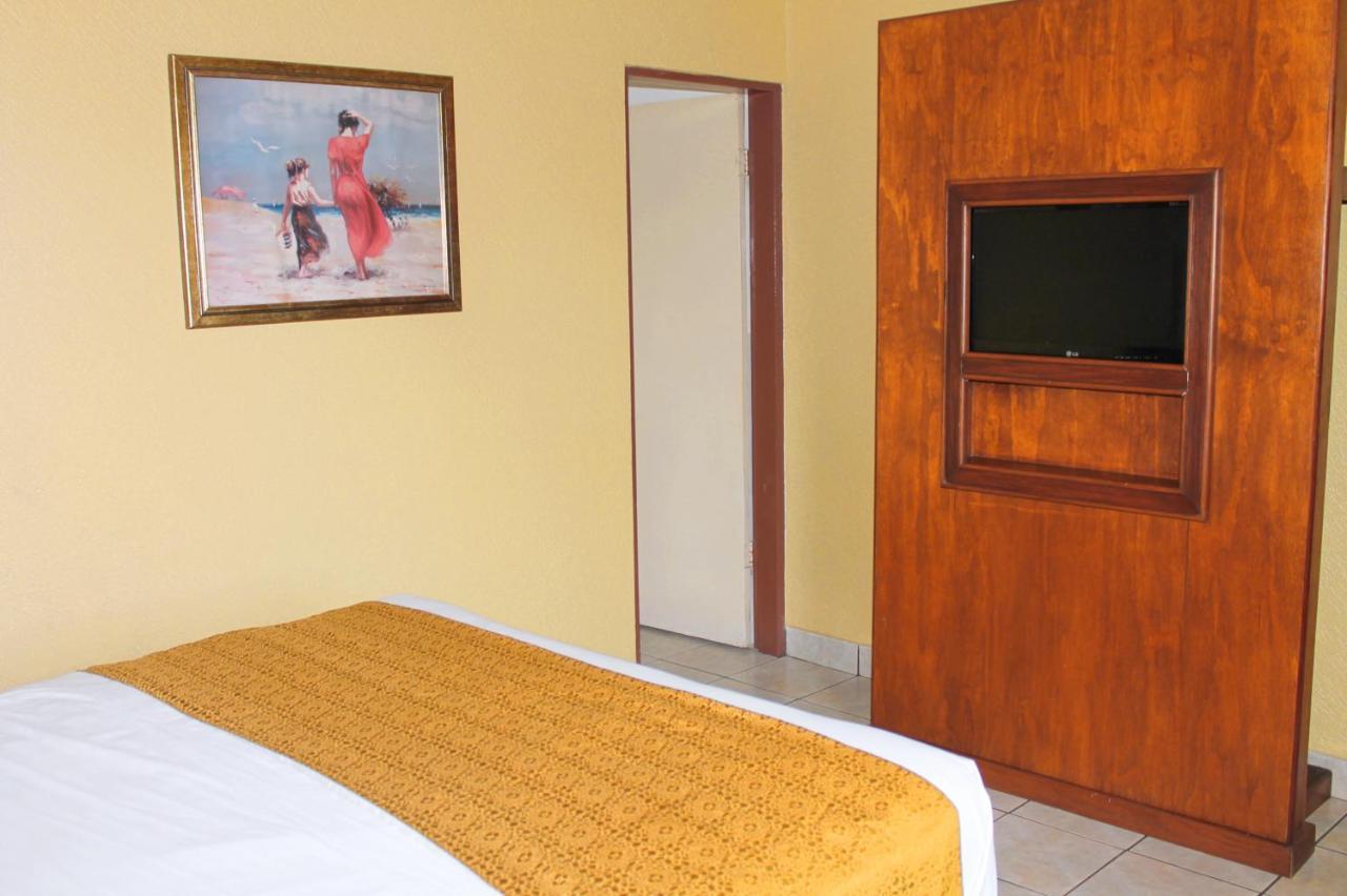 Hotel Hacienda Del Viejo Matamoros  Exterior photo